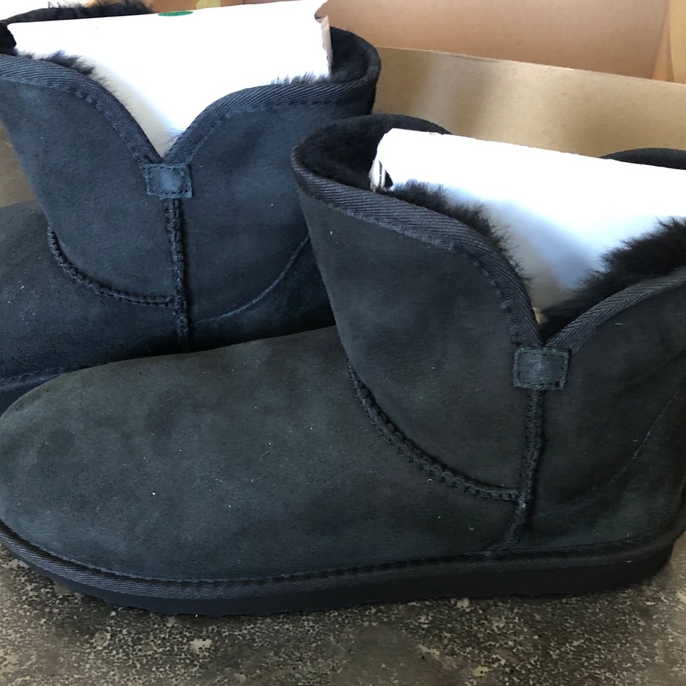 Kirkland Signature Black Women's Ankle Slip-On Shearling boot, 11